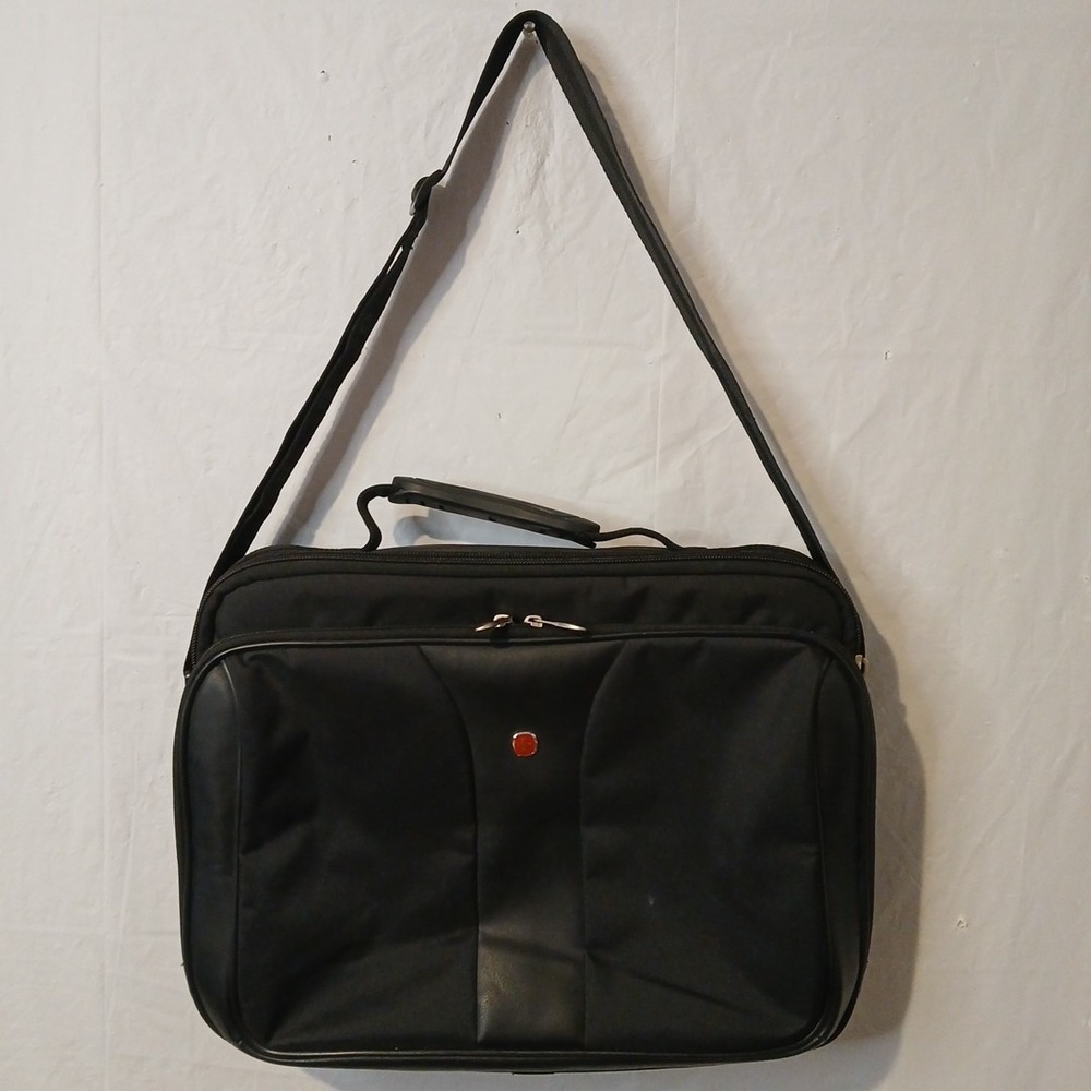 Swiss Gear WENGER Mainframe 16"  Laptop Soft Briefcase Black Adjustable Strap